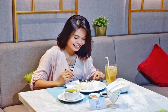  Menginap di PALM PARK Hotel & Convention Surabaya Bisa Menikmati Hidangan Spesial di Icip Icip Bar
