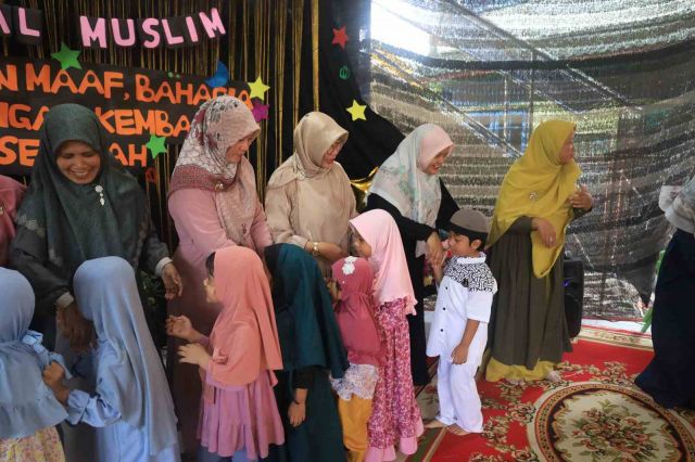 Halalbihalal Awali Masuk Sekolah  di KB-TK Al Muslim 